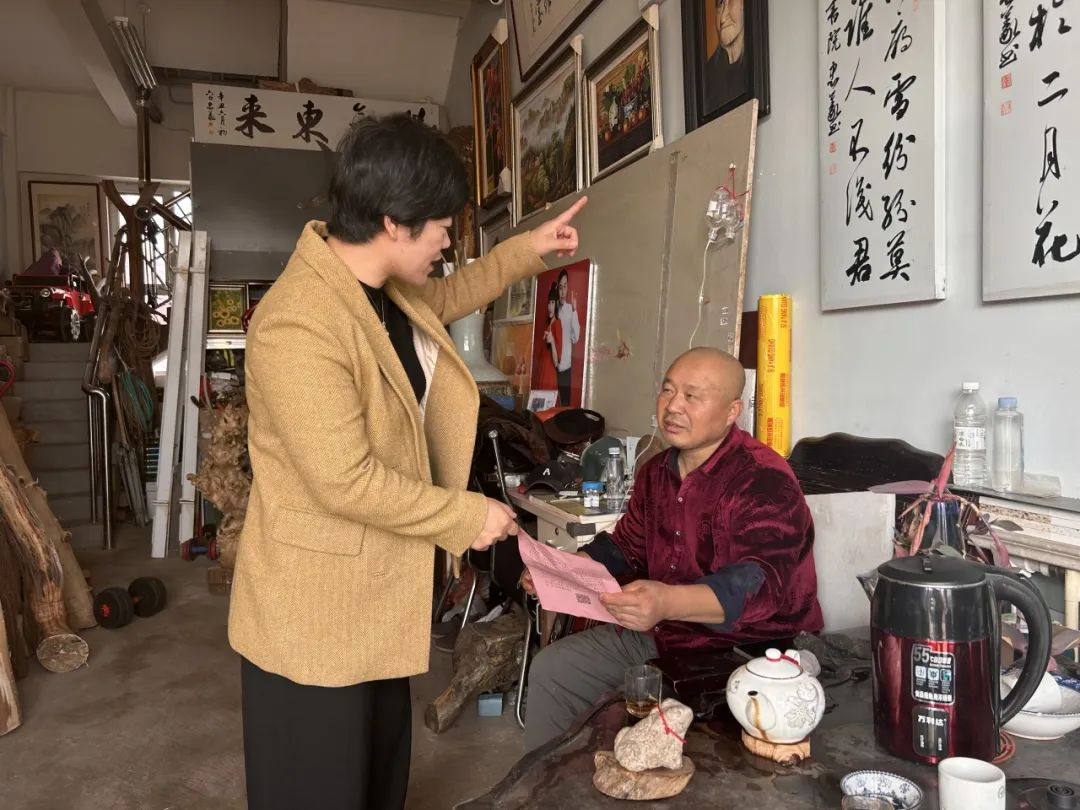 汇聚民意良策，弘扬法治精神——青岛市黄岛区张家楼街道开展选民接待及宪法宣传活动