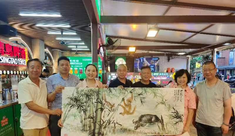 青岛画家刘春弟深攻画竹子40年，艺海扬帆展现东方神韵