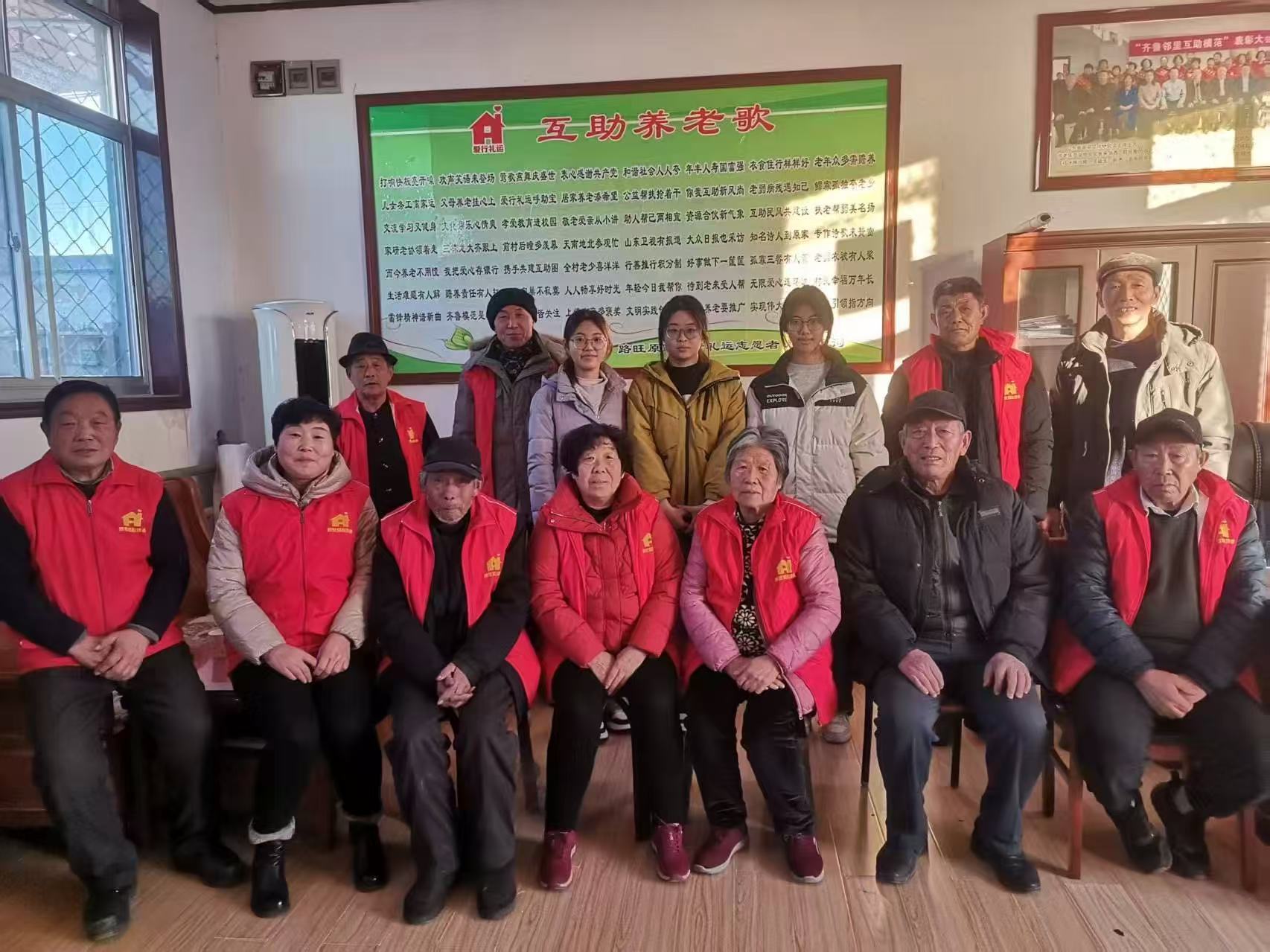 看望慰问老人，冬季关怀暖人心