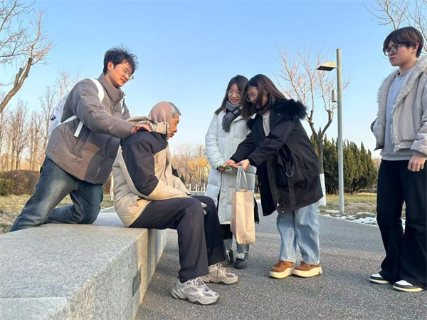 山东中医药大学“龙乡素问弘医团”深入农村与社区传播中医药知识
