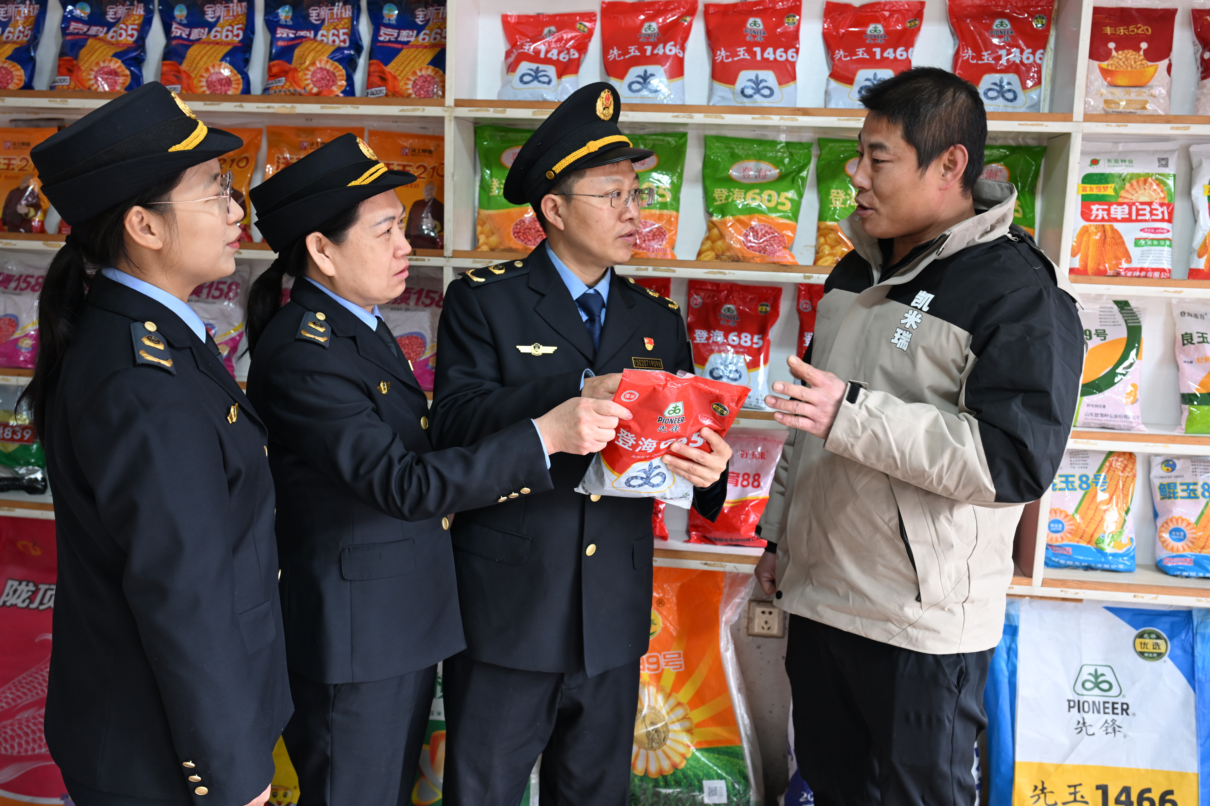 山东即墨：农资打假  护航春耕