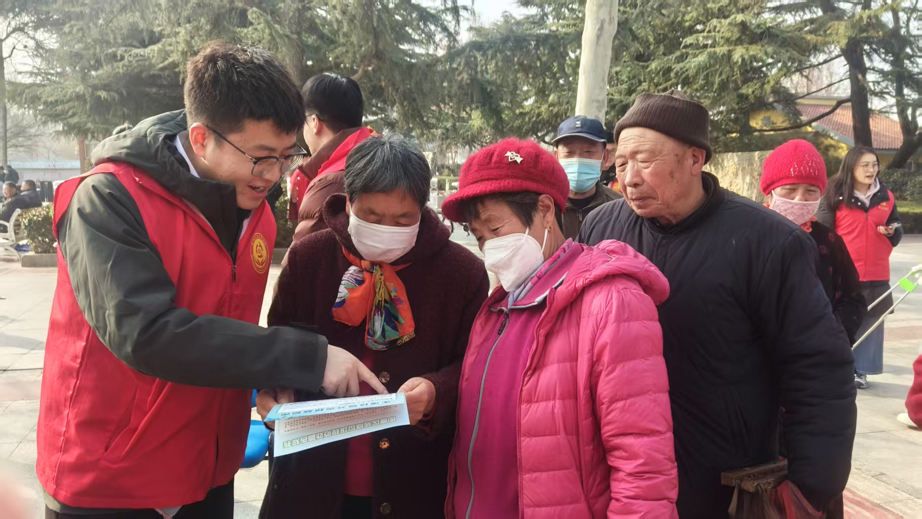 青岛即墨: 学雷锋，“红扳手”志愿者在行动