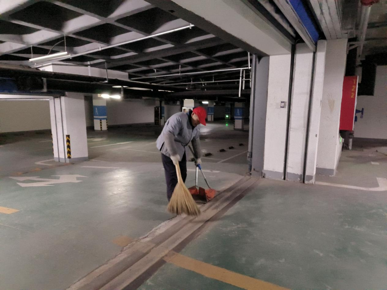 青岛市黄岛区铁山街道开展清洁停车场，共建文明街道活动