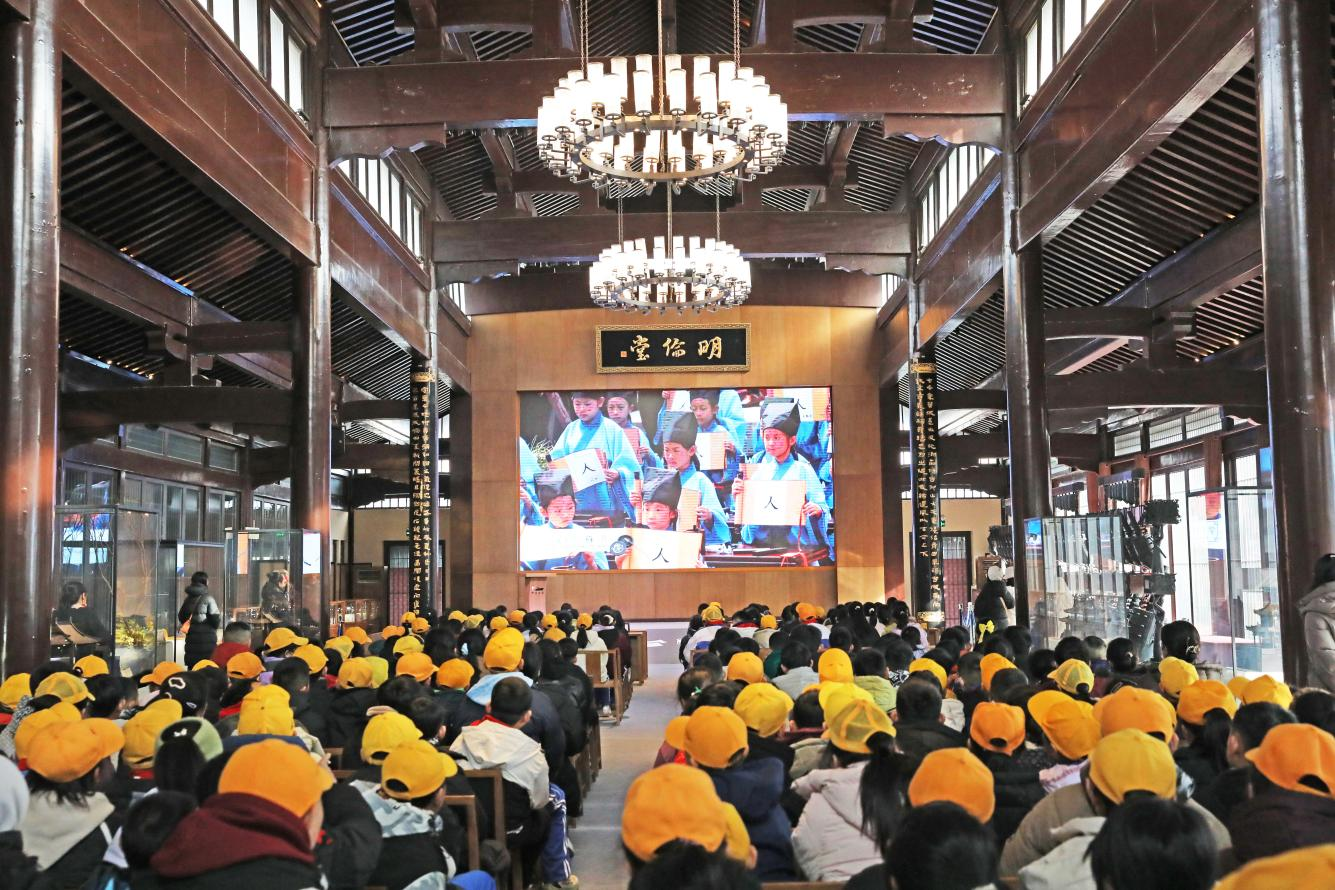 五百余名小学师生开启青岛即墨古城春日研学游