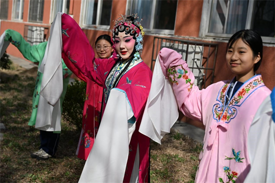 青岛即墨：传统戏剧进校园 迎接世界戏剧日