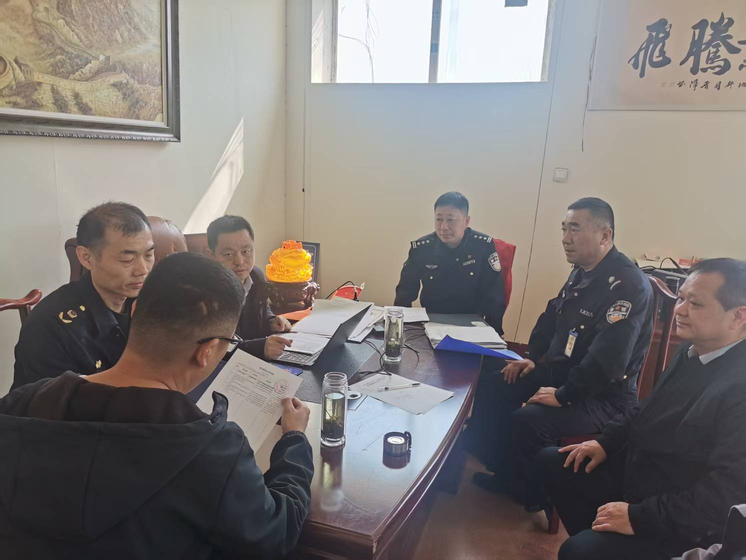 青岛市公安局崂山分局交警大队车管分所开展全区机动车检测机构联合执法检查