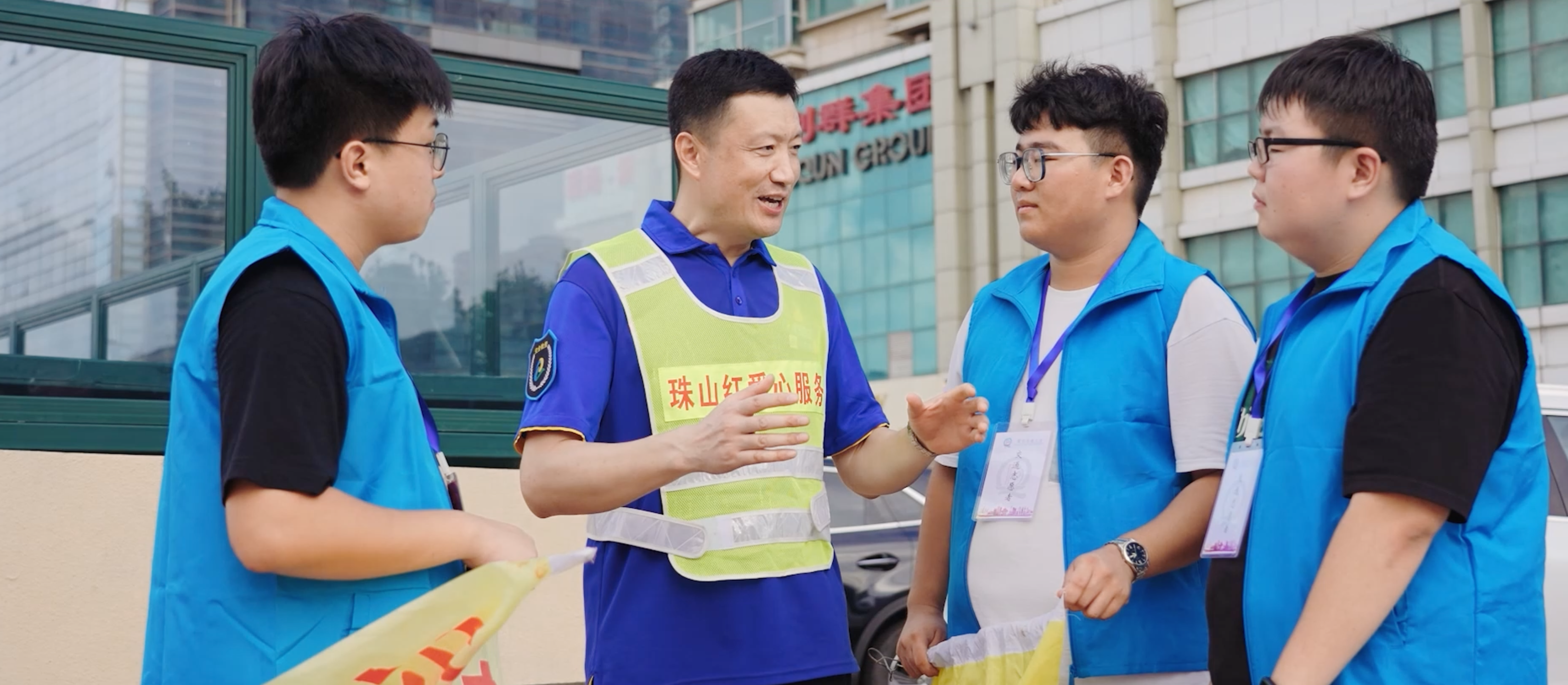 从“一个人”到“一群人”，从“一辆车”到“一座城 方寸车厢绘就品质西海岸生动图景