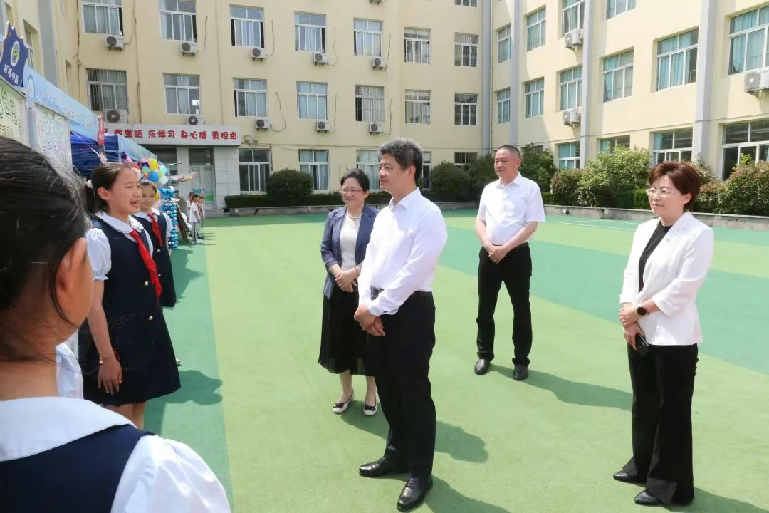 王锋带队开展“六一”儿童节走访活动