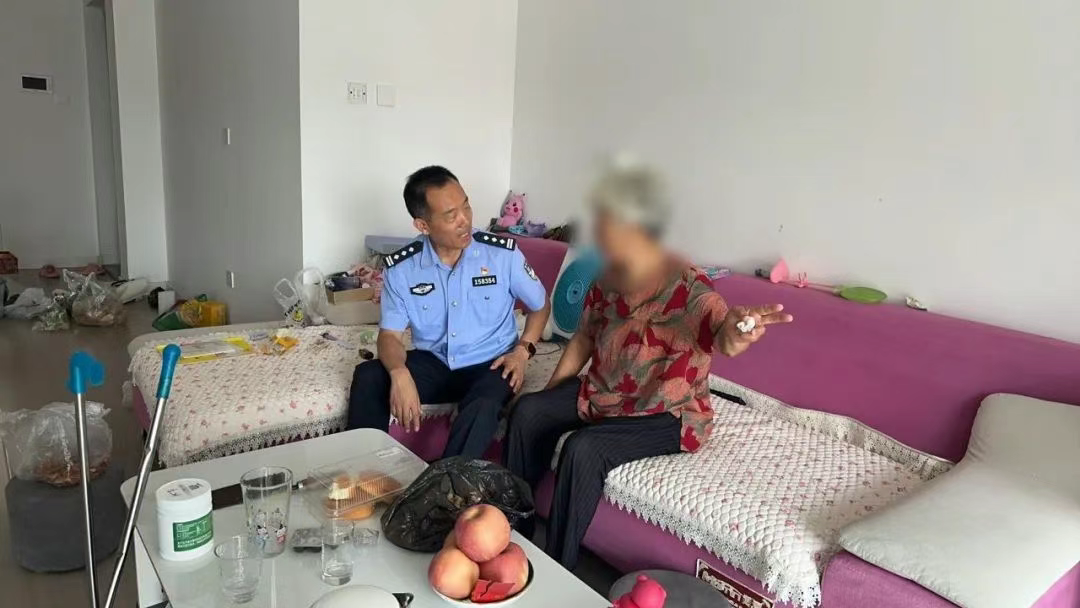 夏尽秋始，“警”色依旧