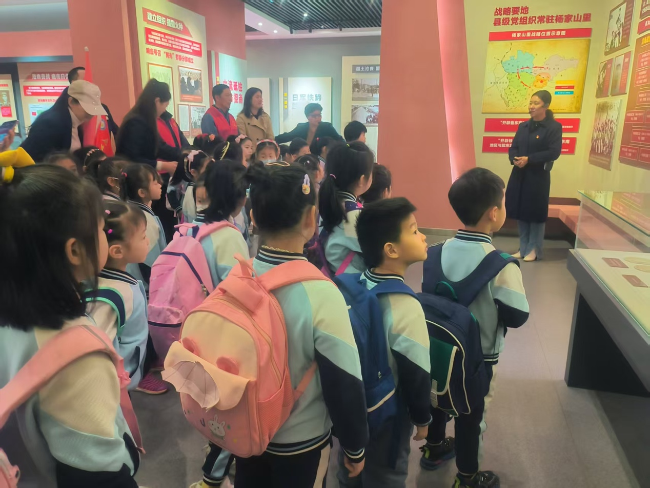 无私奉献不停步，倾情护苗助成长