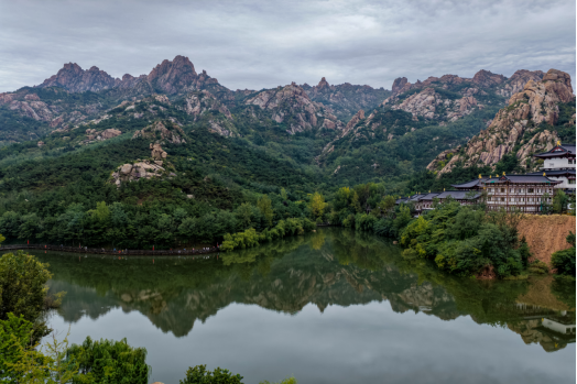 “沉浸式体验+山野徒步”解锁新玩法：2025青岛西海岸山野生活节“走”热新区秋季文旅市场
