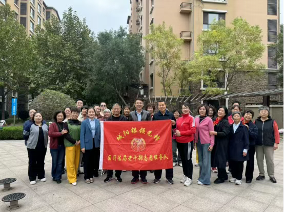 青岛市城阳区司法局“银领先锋”志愿服务队开展送法进社区活动