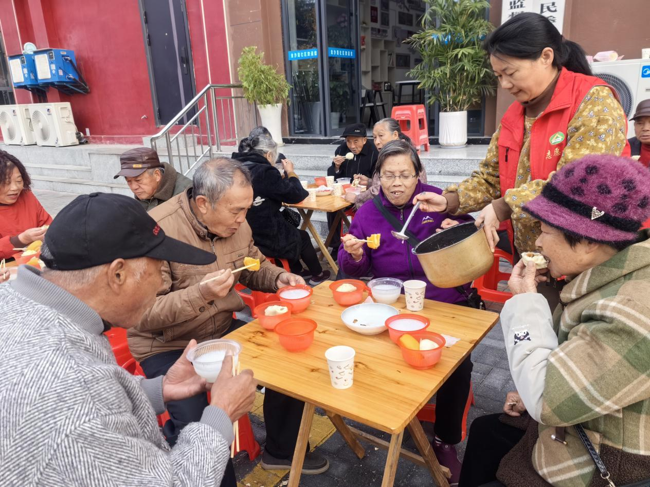 江西奉新：关爱老年人 守护夕阳红