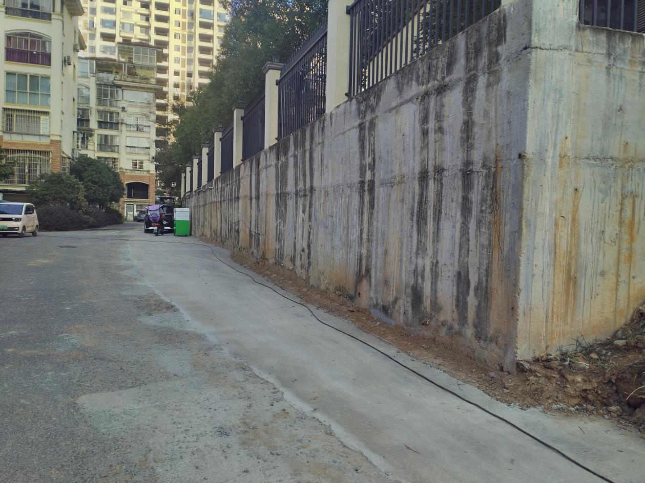 江西奉新：小修小补硬化多处路面，切实解民忧