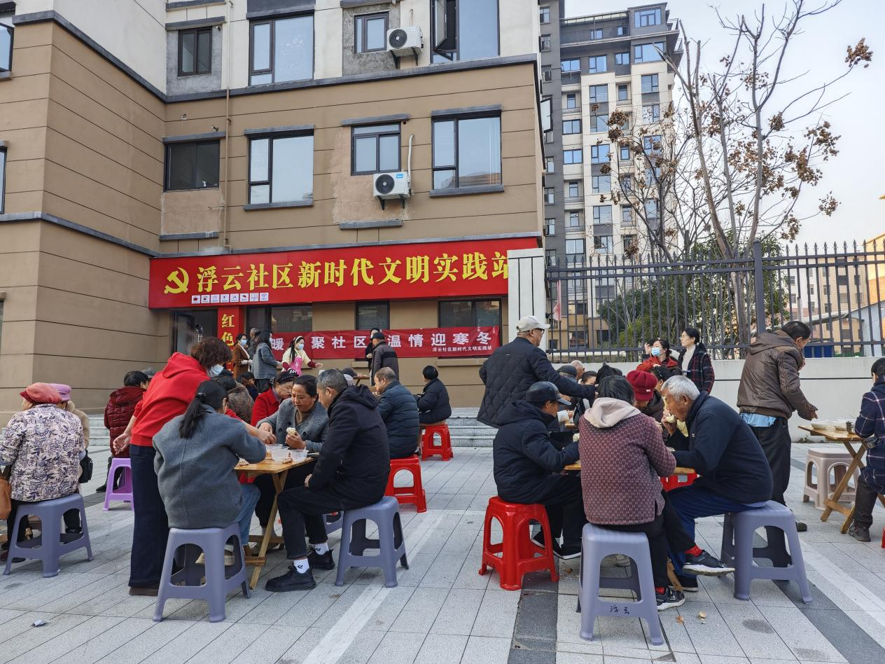 江西奉新： 暖冬聚社区 温情迎寒冬