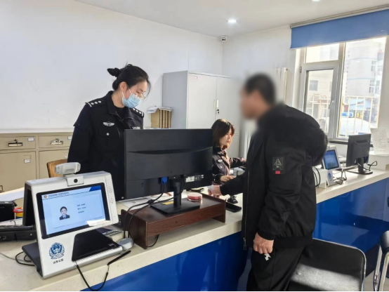 【冬季守护】下班时间到了，她的服务却没“打烊”崂山公安户籍窗口延时服务暖人心