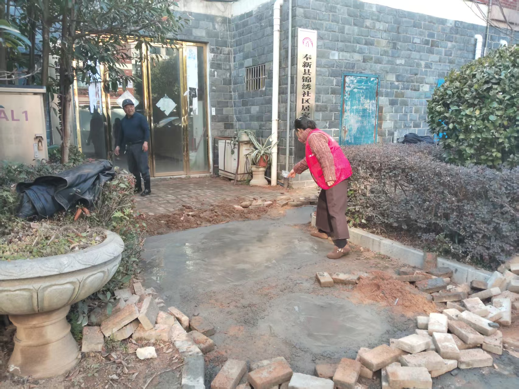 江西奉新：水管故障停水 网格员联动抢修