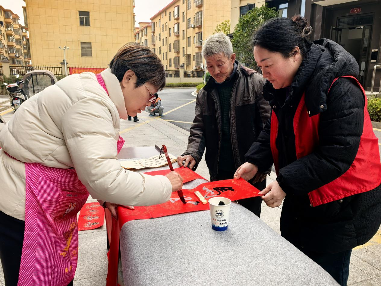 江西奉新：挥毫笔墨迎新春