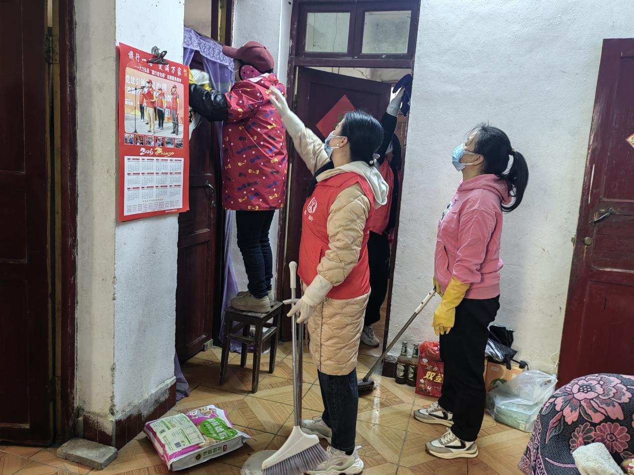 江西奉新：为高龄、独居老人提供清洁打扫服务