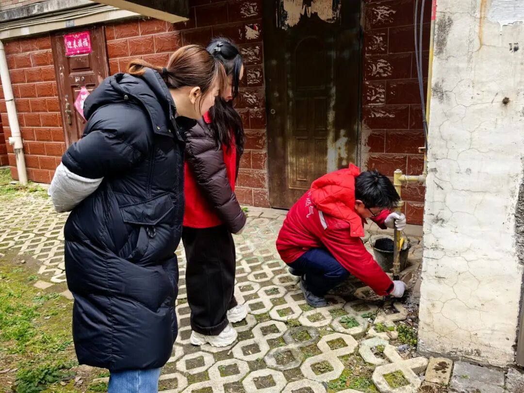 江西奉新：为民众办实事