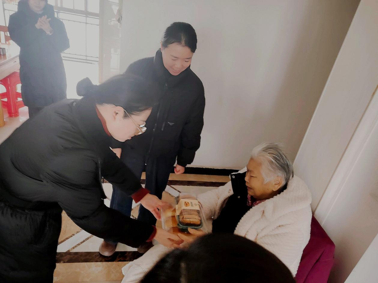 江西奉新：寒冬送暖