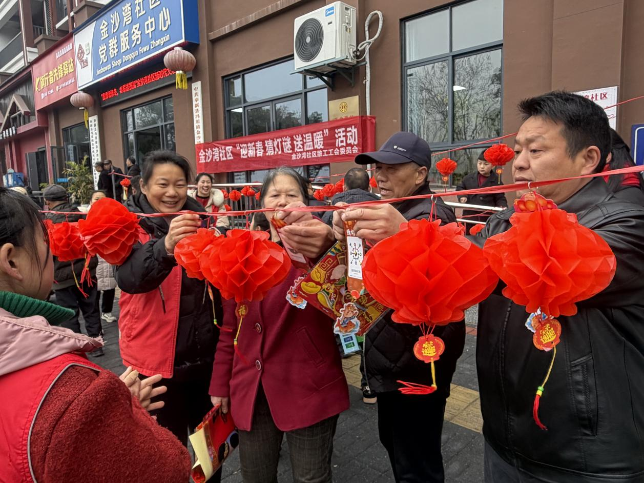 江西奉新：迎新年猜灯谜