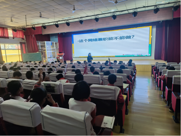 青岛莱西公安：深化作风建设 守护平安校园