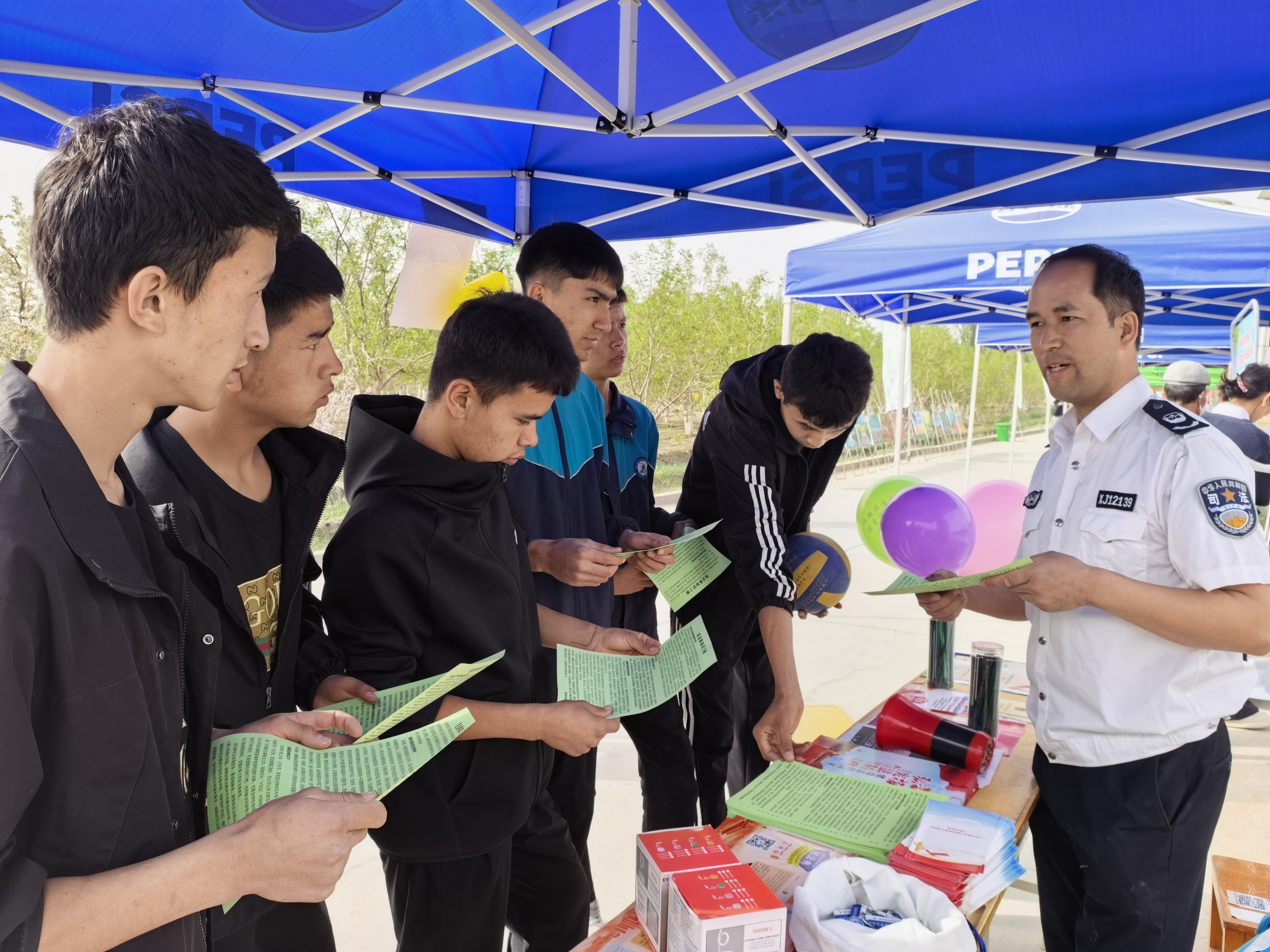 梨香传法韵  宪暖白沙湾——阿克苏市司法局拜什吐格曼司法所开展宪法专题宣讲活动