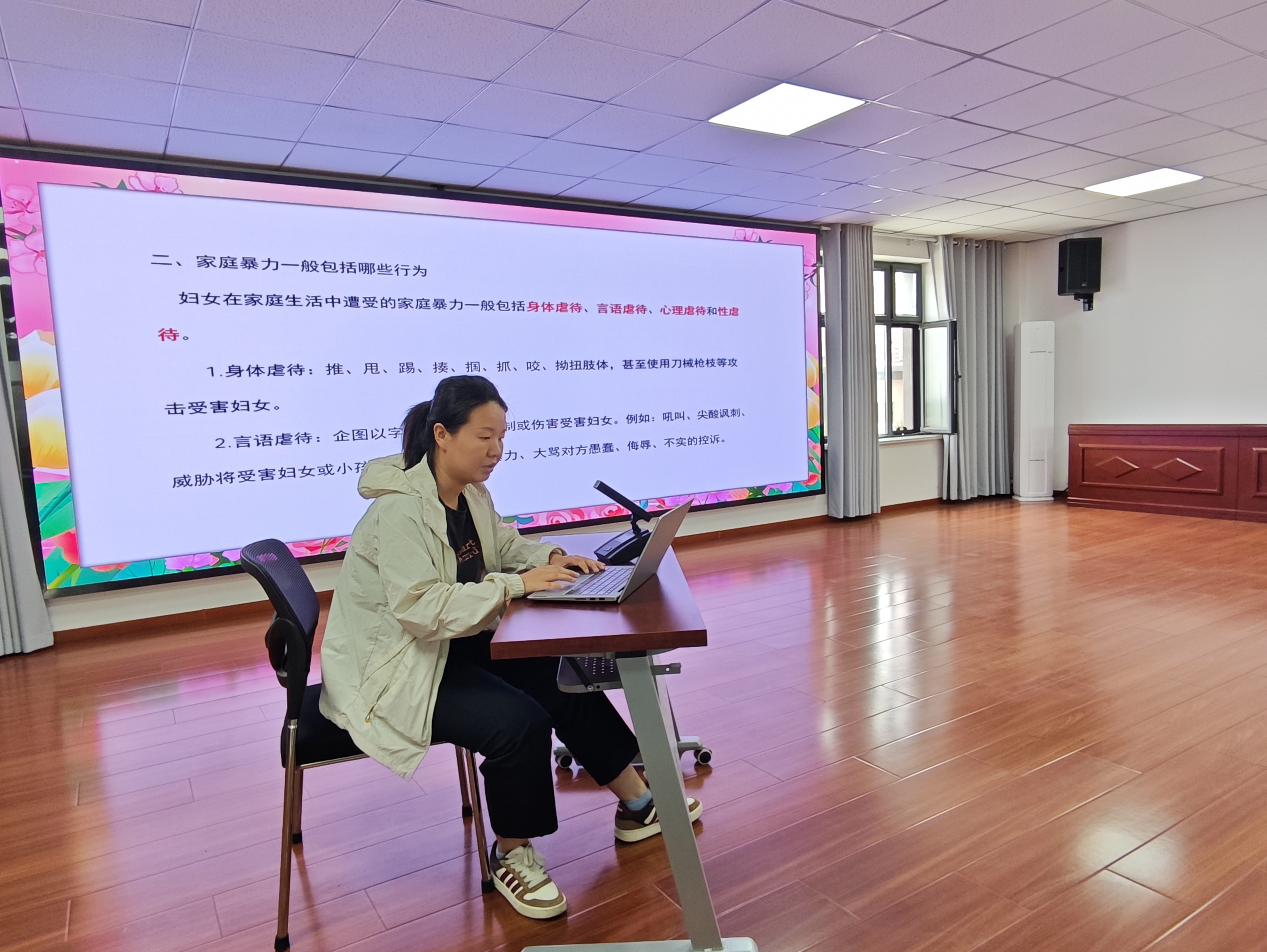 巾帼维权，法治同行 守护妇女儿童合法权益