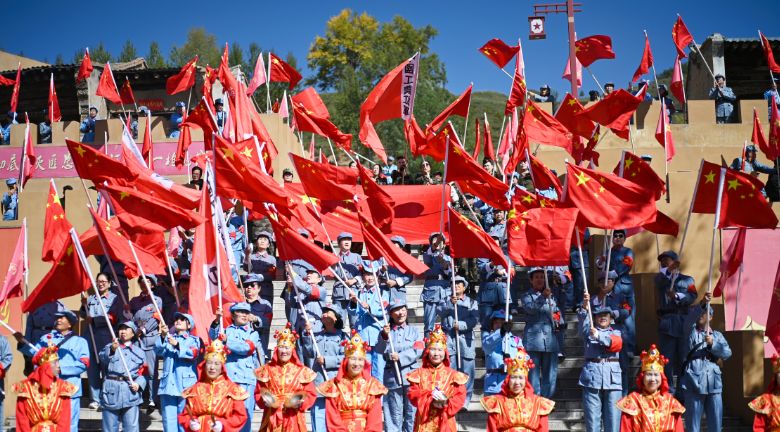 “我爱中国红，有颗红心你就来！”青海慕容古寨红色金仓岭满山中国红·庆国庆主题系列活动